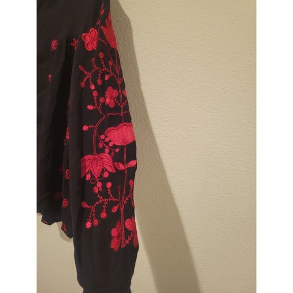 Outfitters Women's Peasant Blouse Top Black Red Floral Embroidery Sz SMAll Boho - Picture 3 of 8